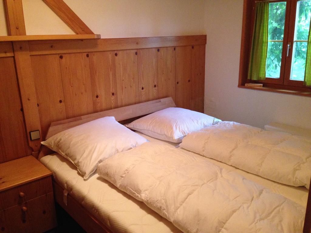 Ferienwohnungen Im Blockhaus Metzler Schwarzenberg im Bregenzerwald Szoba fotó